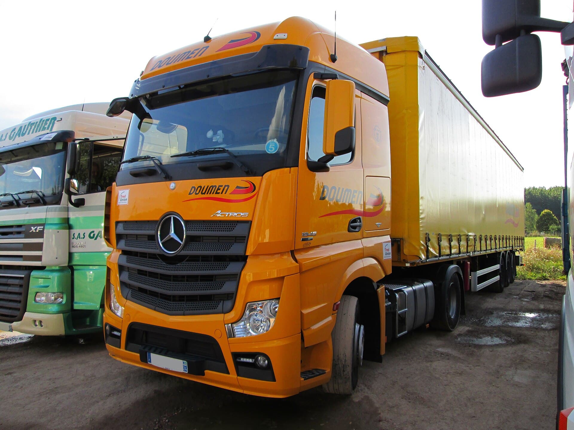 Actros 1945 cab, grille and headlights
